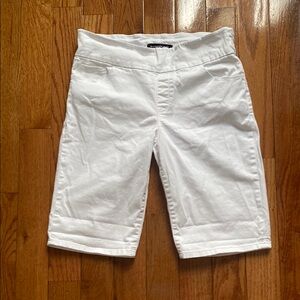Bandolino White Bermuda Shorts Classic Denim Style